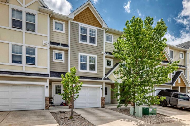 711 Auburn Bay Circle SE — photo 1