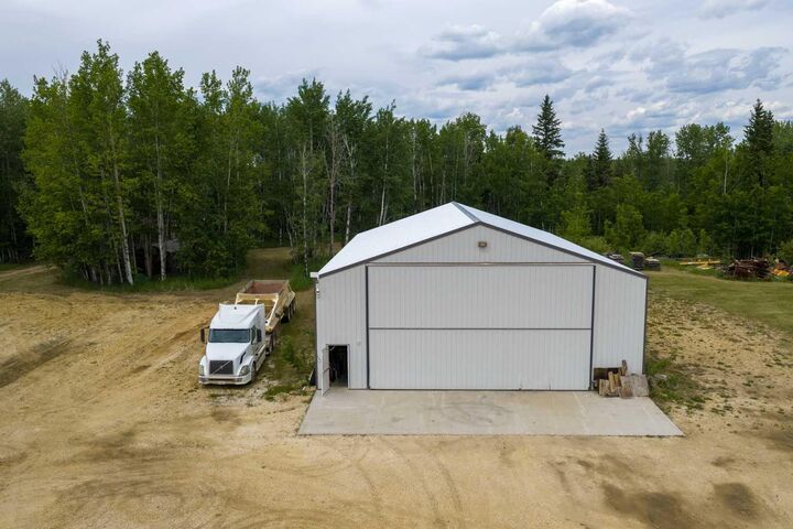 Property Photo: 671059 Highway 813 AB T9S 2A5
