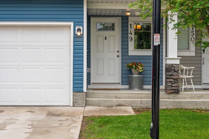 Property Photo:  2802 Kings Heights Gate SE 149  AB T4A 0T3 