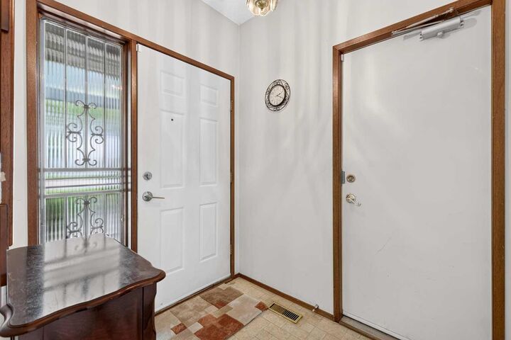 Property Photo:  296 Templeton Circle NE  AB T1Y 5R5 