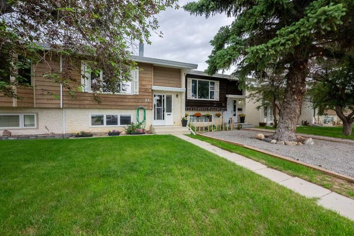 Property Photo:  23 Selkirk Road W  AB T1K 4N4 