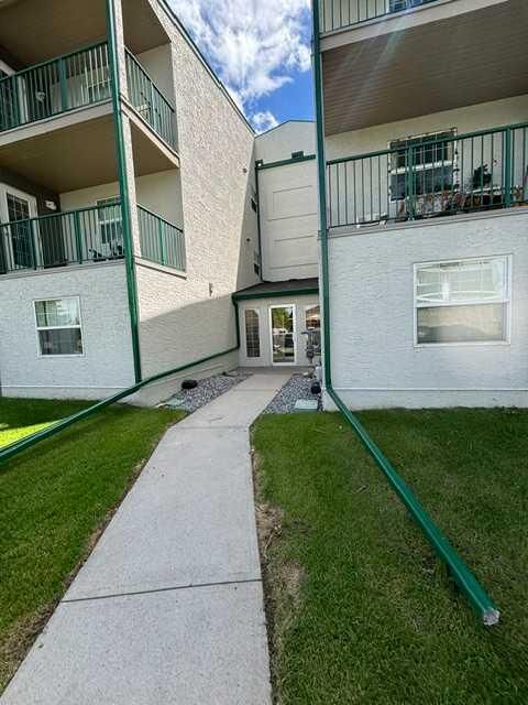 Property Photo: 105 7 Avenue SE 302 AB T1V 1V8