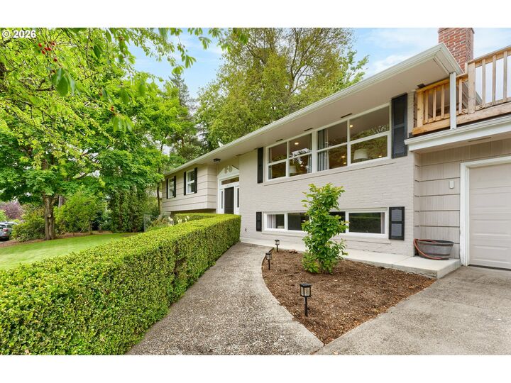 Property Photo: 8925 SW Caroline Dr OR 97225