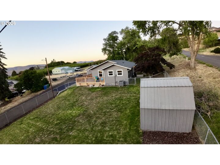Property Photo: 1640 Morton St OR 97058