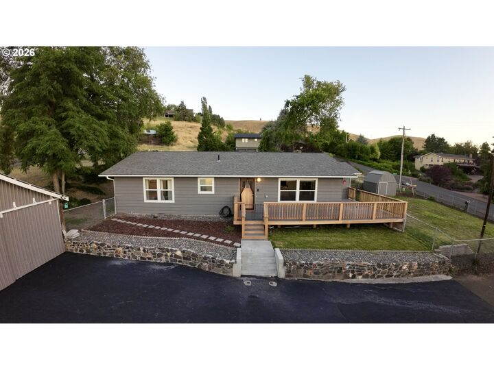 Property Photo: 1640 Morton St OR 97058