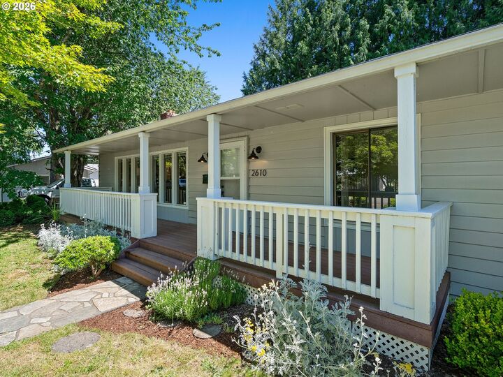 Property Photo: 2610 NE 107th Ave OR 97220