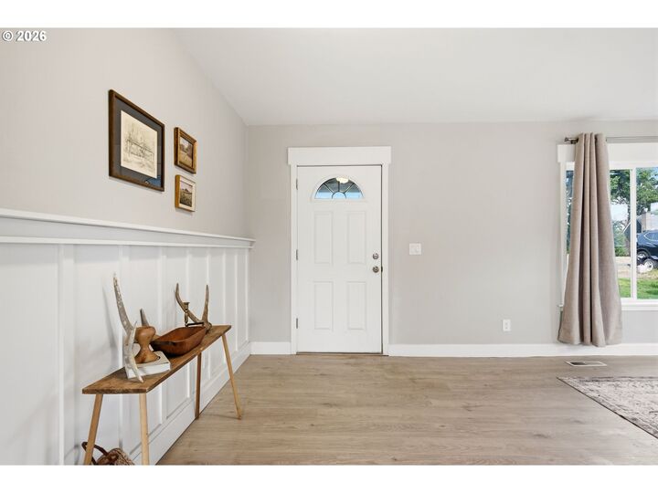 Property Photo: 265 N 2nd St OR 97051
