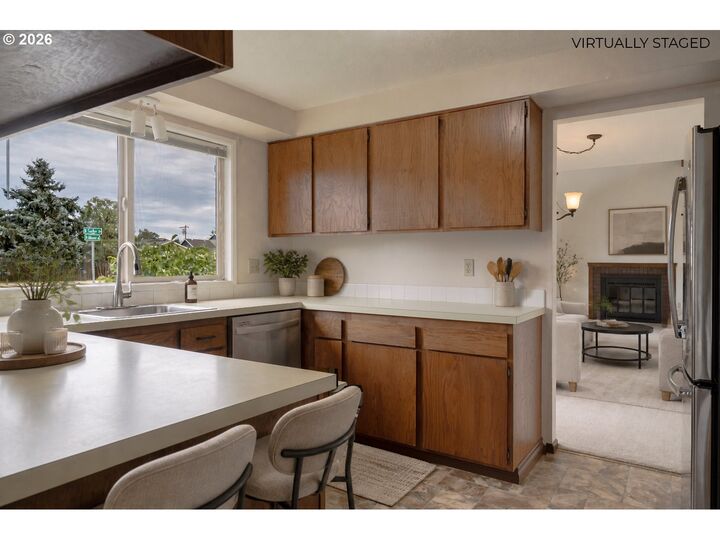 Property Photo:  1900 N Cedar St  OR 97132 
