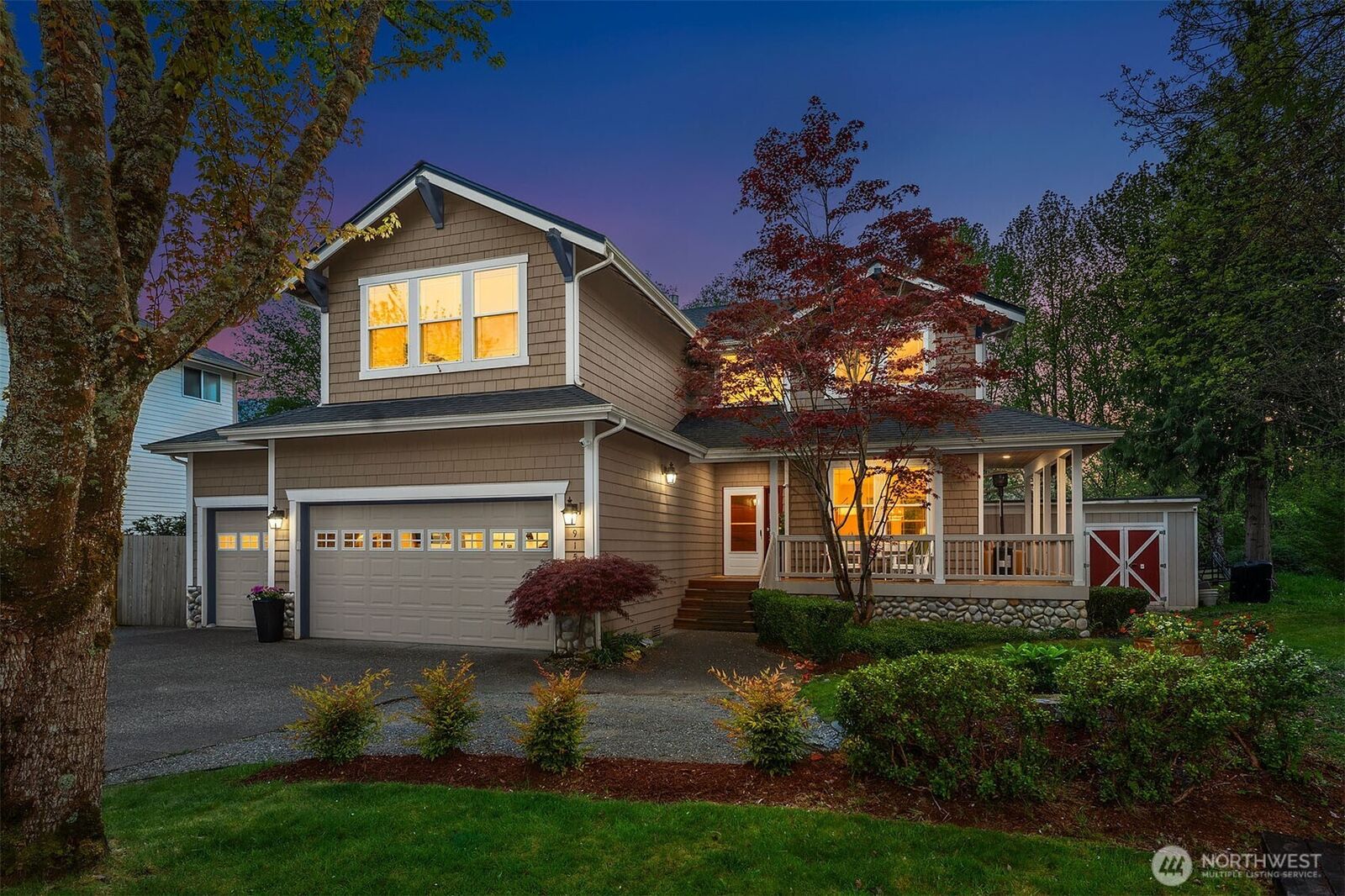 Property Photo: 915 Snoqualm Place WA 98045