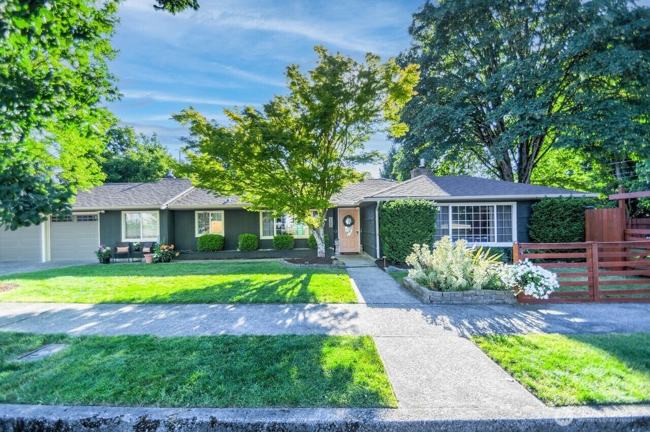Property Photo: 2905 Hawthorne Place SE WA 98501