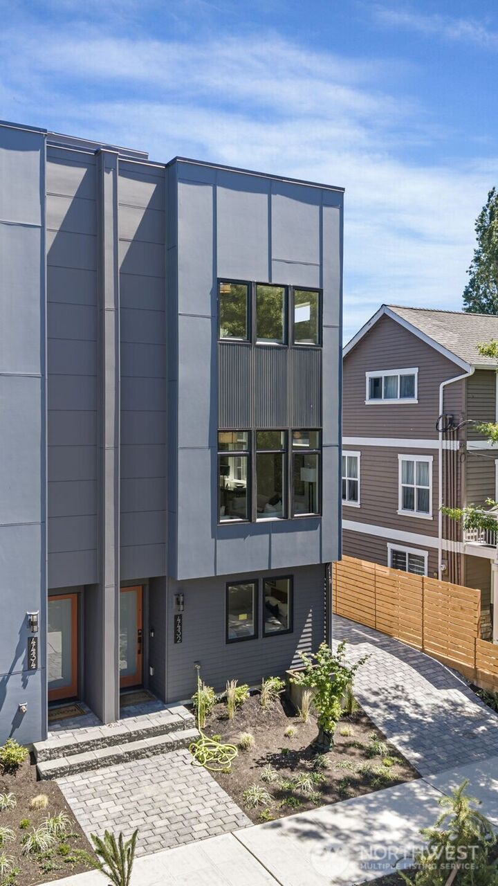 Property Photo:  4432  Dayton Avenue N  WA 98103 