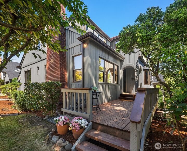 Property Photo: 3802 NE 52nd Street WA 98105
