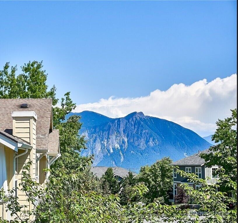 Property Photo: 7705 Fairway Avenue SE 204 WA 98065