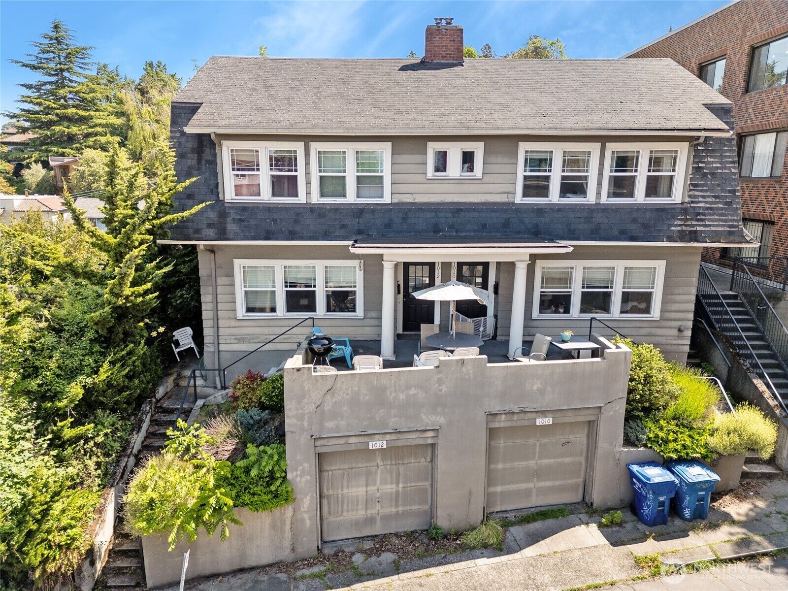 Property Photo: 1010 Bellevue Court E WA 98102