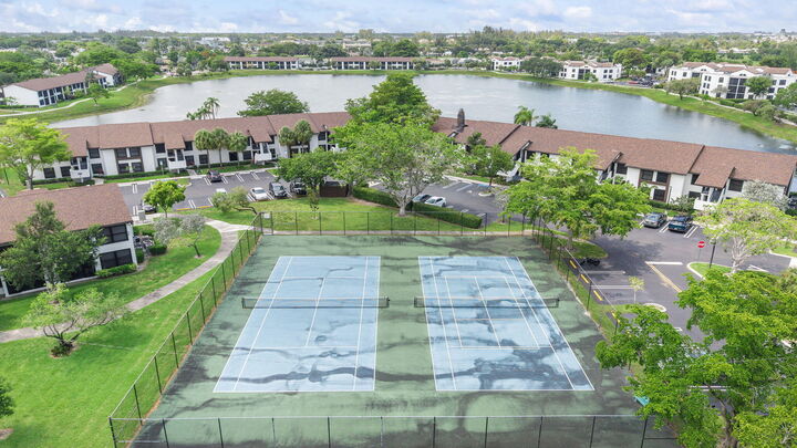 Property Photo:  212 Lake Pointe Drive 302  FL 33309 