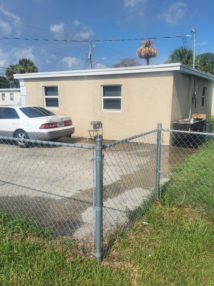 Property Photo: 2504 Wilkins Avenue FL 34947