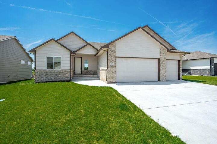 Property Photo:  2739 E Ironstone St  KS 67219 