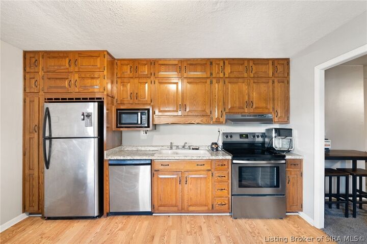 Property Photo:  904 Springdale Drive  IN 47130 
