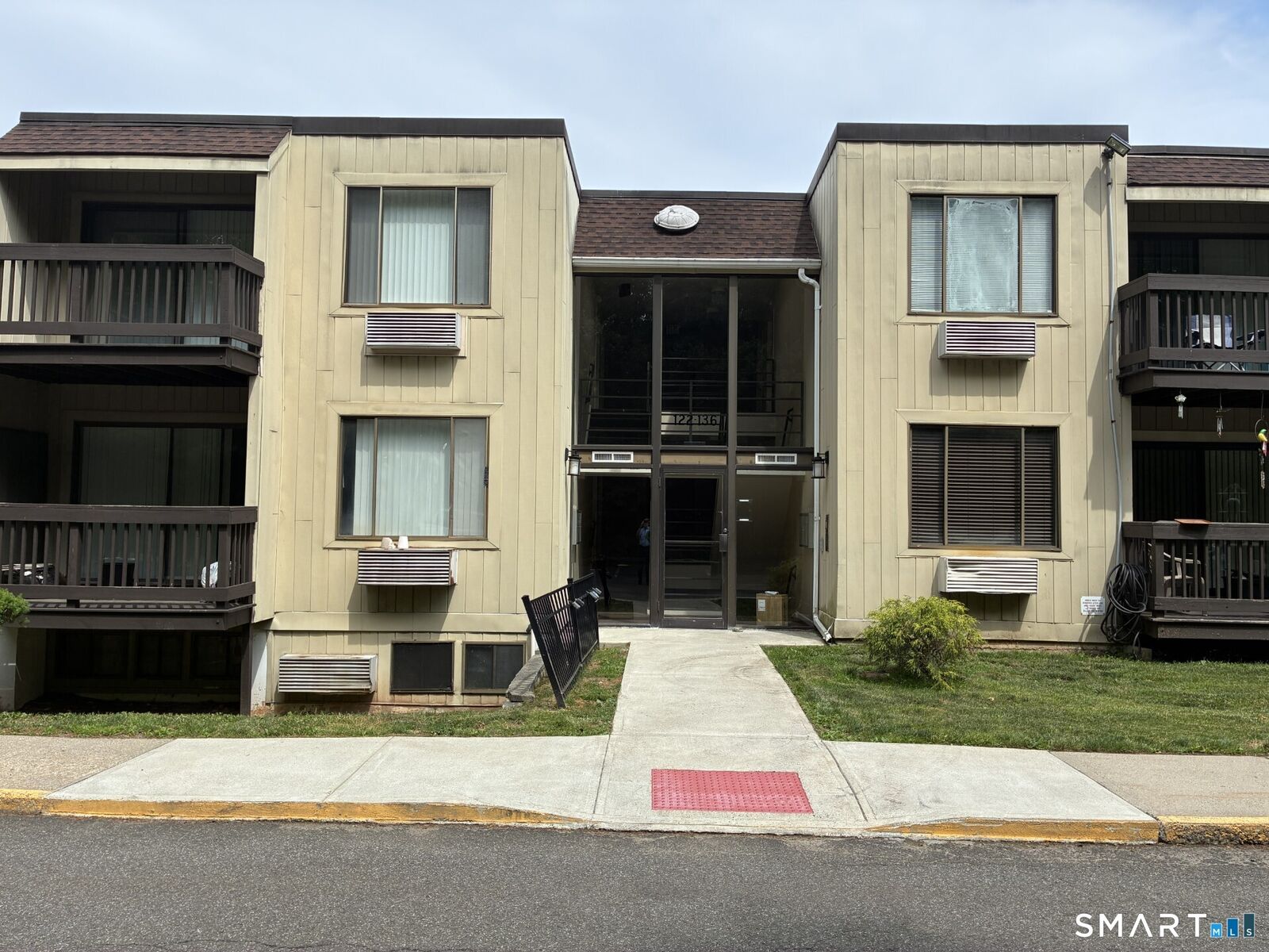 Property Photo:  175 Mill Pond Road 134  CT 06514 
