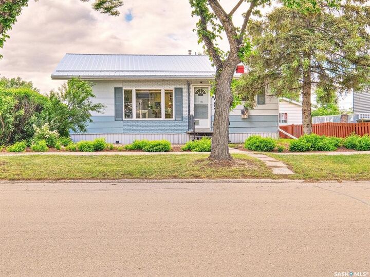 Property Photo: 125 5th Avenue W SK S0L 2V0