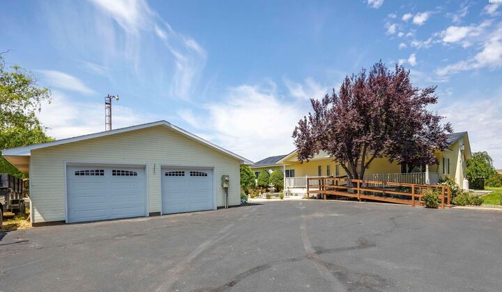 Property Photo: 340 S Nunn Road WA 99350