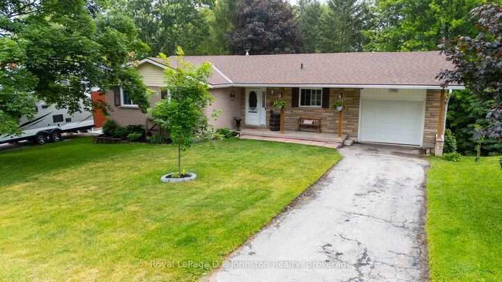 217 Albert Street — photo 1