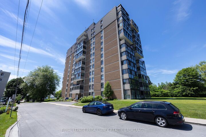 Property Photo: 2 Mowat Avenue 806 ON K7M 1K1
