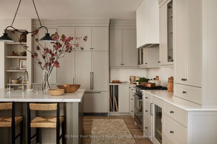 Property Photo: 124 Birches Boulevard ON L9Y 0B5