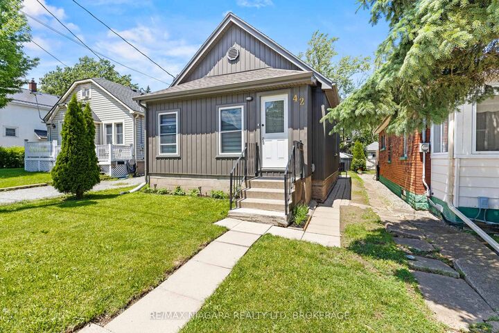 Property Photo: 42 McCormick Street ON L3C 4L9