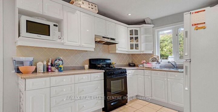 Property Photo: 1011 Pearson Drive ON L6H 2Y9