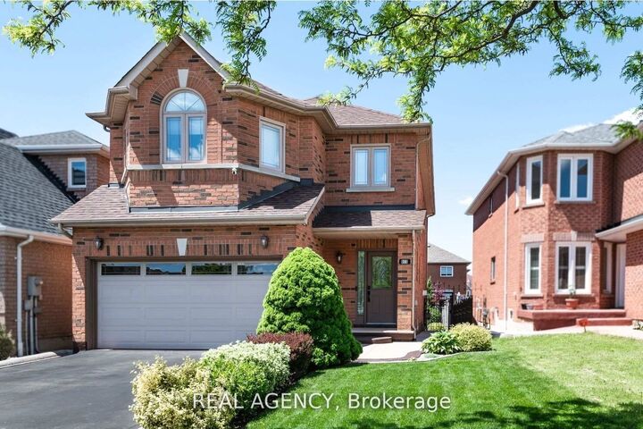 Property Photo: 923 Blyleven Boulevard ON L5V 2J3