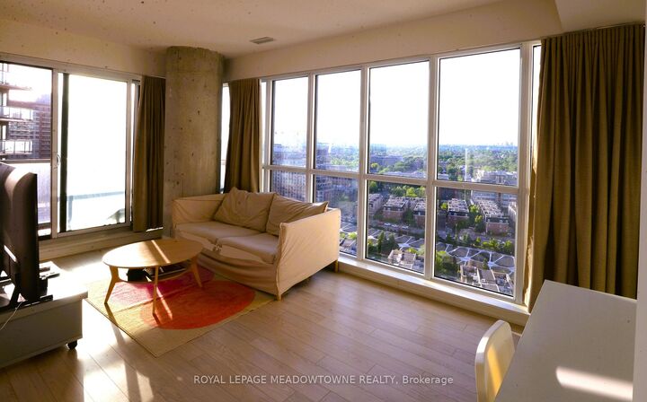 Property Photo: 49 East Liberty Street 1809 ON M6L 0B2