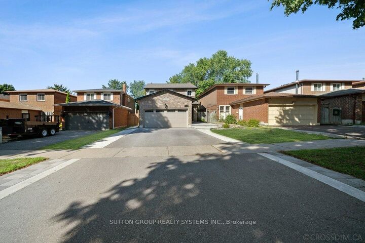 Property Photo: 1114 Cedarcroft Crescent ON L1X 1R5