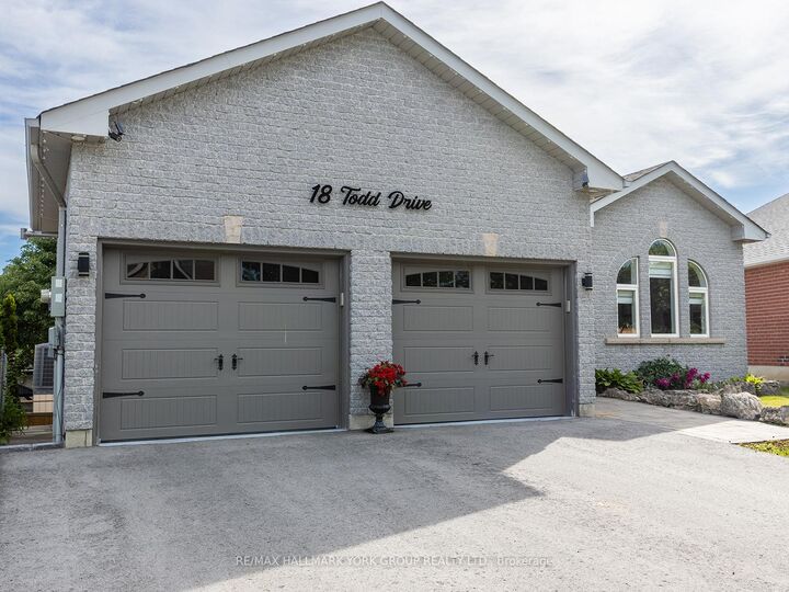 Property Photo: 18 Todd Drive ON L4N 9K6
