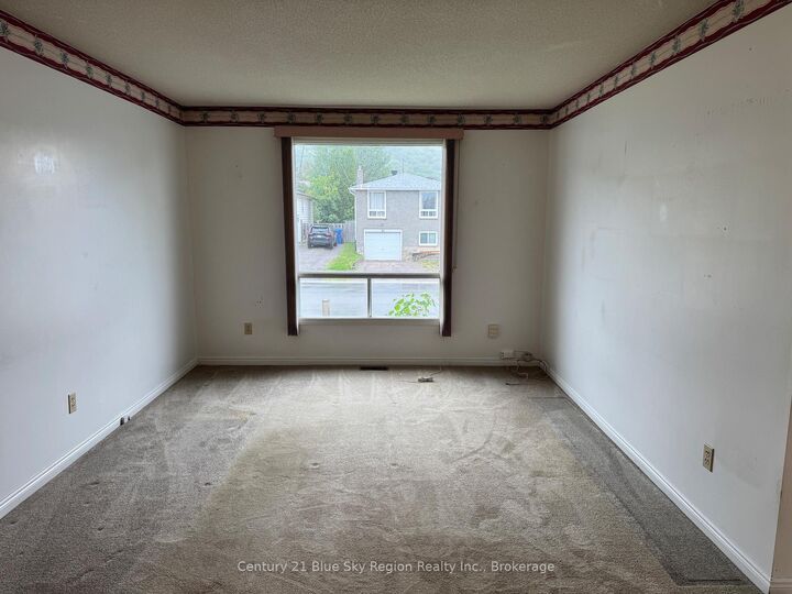 Photo de la propriété:  34 McGibbon Street W  ON P1B 8R6 