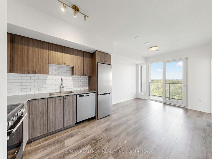 Property Photo: 15 Wellington Street S 1210 ON N2G 0E4