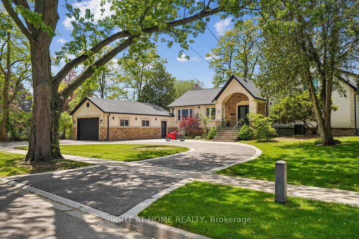 2090 Stonehouse Crescent — photo 1