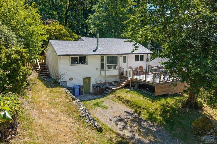 8555 Maple Ridge Rd — photo 1