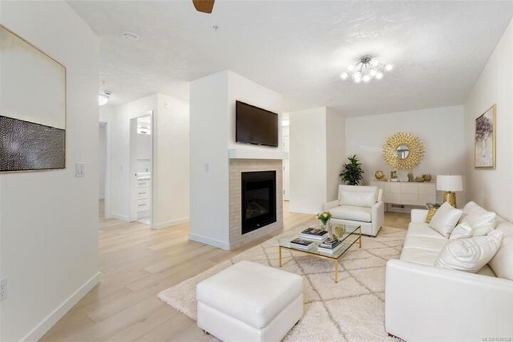 Property Photo: 689 Bay St #103 BC V8T 2H1