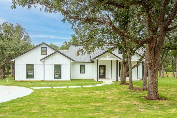 Property Photo: 337 Smitty Lane TX 78644
