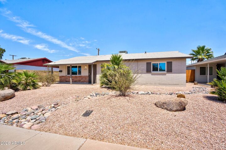 Property Photo:  1711 S Roberts Road  AZ 85281 