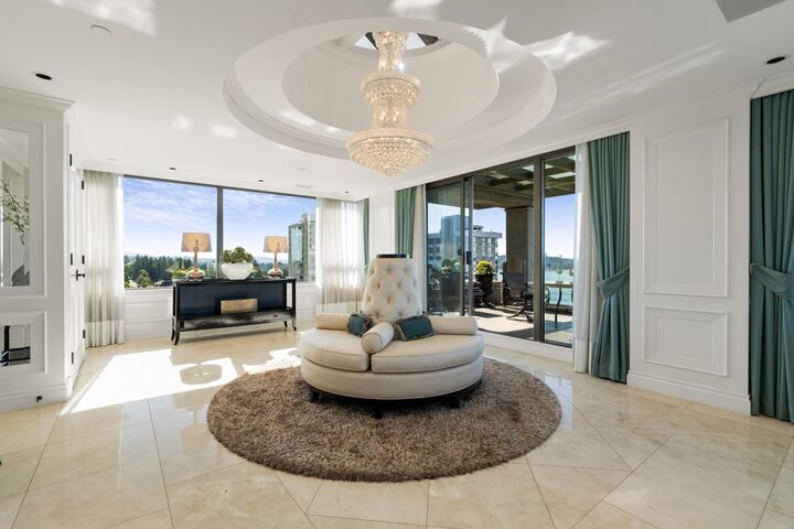 Property Photo: 2250 Bellevue Avenue Ph BC V7V 1C6