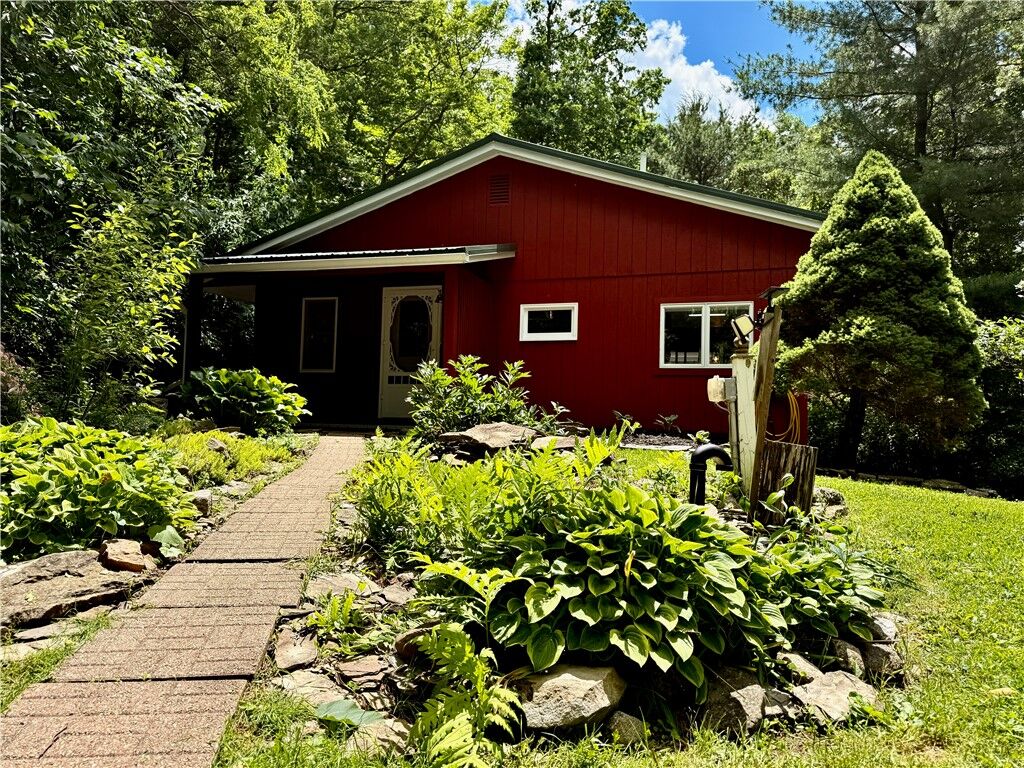 Property Photo: 6735 S Old Bald Hill Road NY 14560