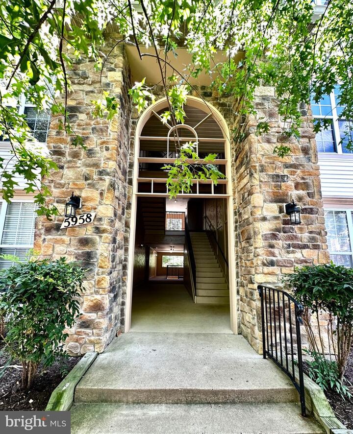 Property Photo: 5958 Founders Hill Drive 301 VA 22310