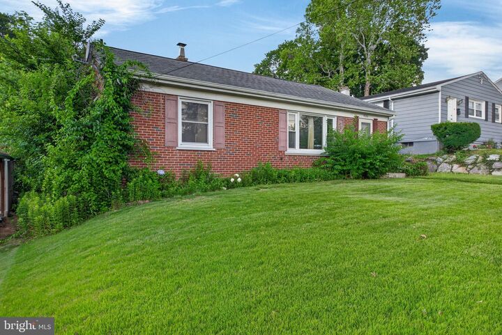 Property Photo: 935 Wabank Street PA 17603