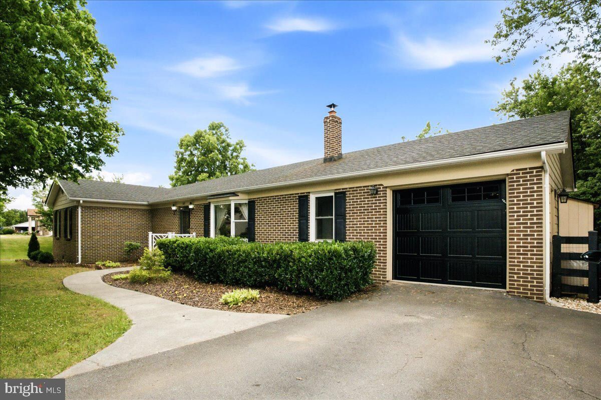 Property Photo: 303 Yale Drive VA 22602