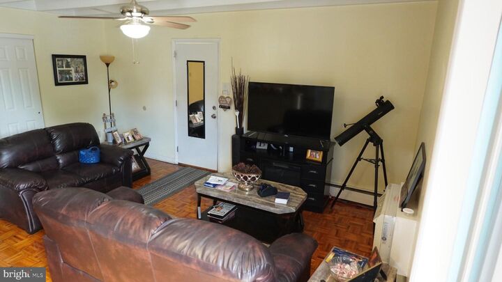 Property Photo:  100 E Glenolden Avenue D-7  PA 19036 