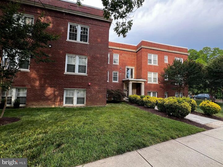 Property Photo: 401 Commonwealth Avenue 12A VA 22301