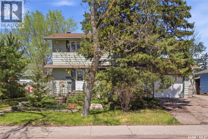 Property Photo:  2338 Easthill  SK S7J 3E5 
