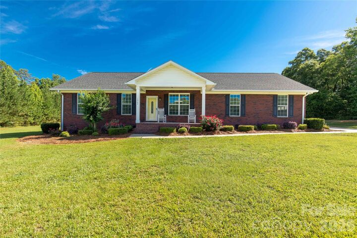 Property Photo:  1962 Robin Drive  SC 29720 